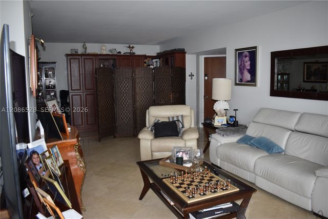 9029 NW 152nd Ln, Miami Lakes, FL 33018