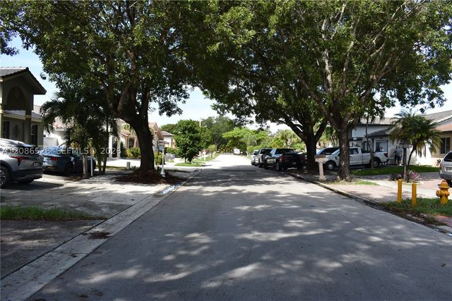 9029 NW 152nd Ln, Miami Lakes, FL 33018