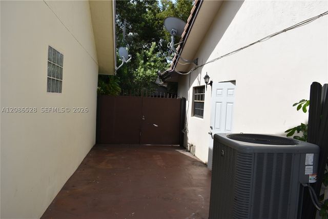9029 NW 152nd Ln, Miami Lakes, FL 33018