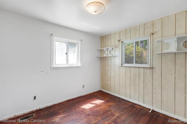822 Bernie Lane, Madison Heights, MI 48071