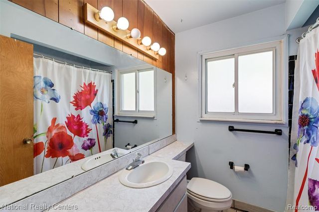 822 Bernie Lane, Madison Heights, MI 48071