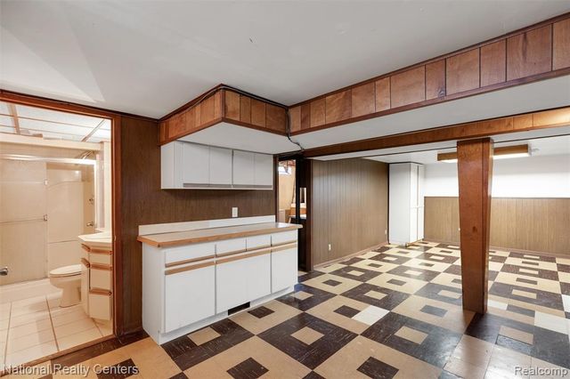 822 Bernie Lane, Madison Heights, MI 48071