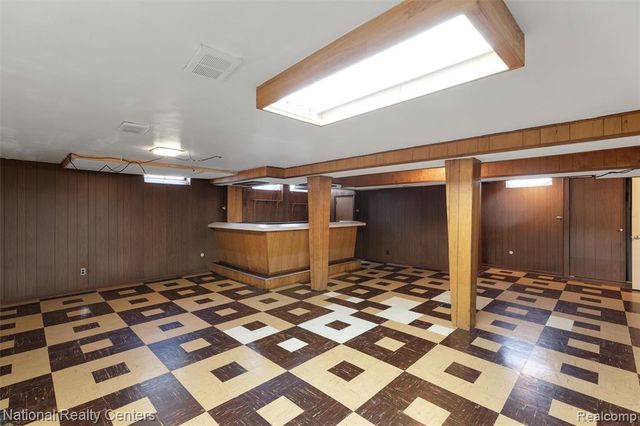 822 Bernie Lane, Madison Heights, MI 48071
