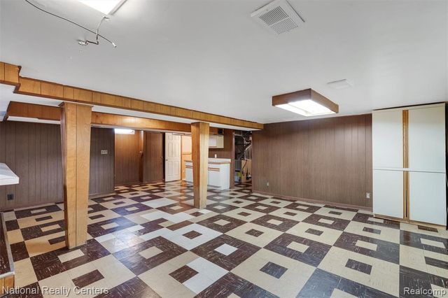 822 Bernie Lane, Madison Heights, MI 48071