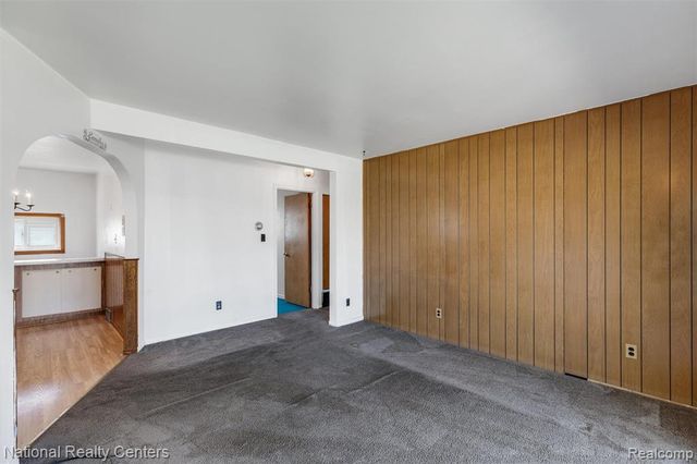822 Bernie Lane, Madison Heights, MI 48071