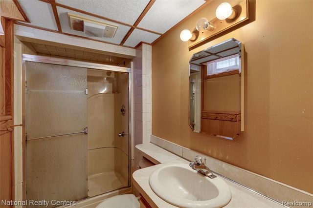 822 Bernie Lane, Madison Heights, MI 48071