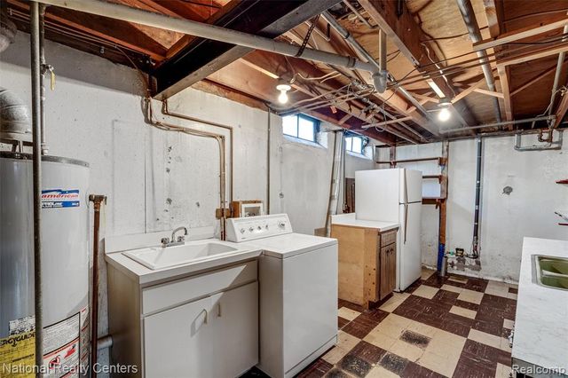 822 Bernie Lane, Madison Heights, MI 48071