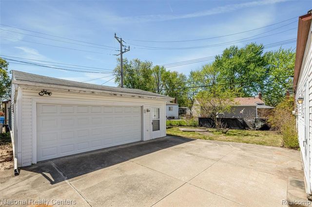 822 Bernie Lane, Madison Heights, MI 48071