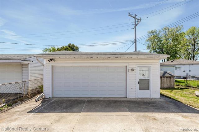 822 Bernie Lane, Madison Heights, MI 48071