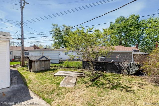 822 Bernie Lane, Madison Heights, MI 48071