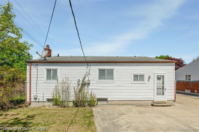 822 Bernie Lane, Madison Heights, MI 48071