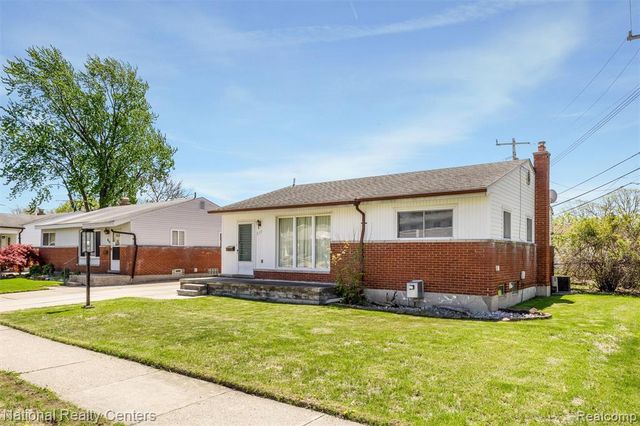 822 Bernie Lane, Madison Heights, MI 48071