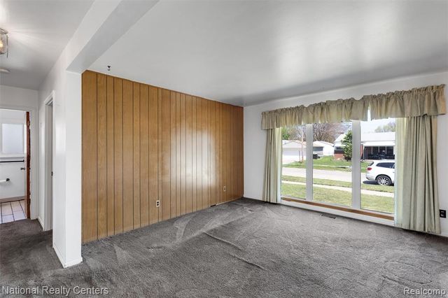 822 Bernie Lane, Madison Heights, MI 48071