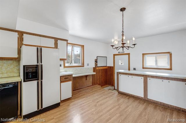 822 Bernie Lane, Madison Heights, MI 48071