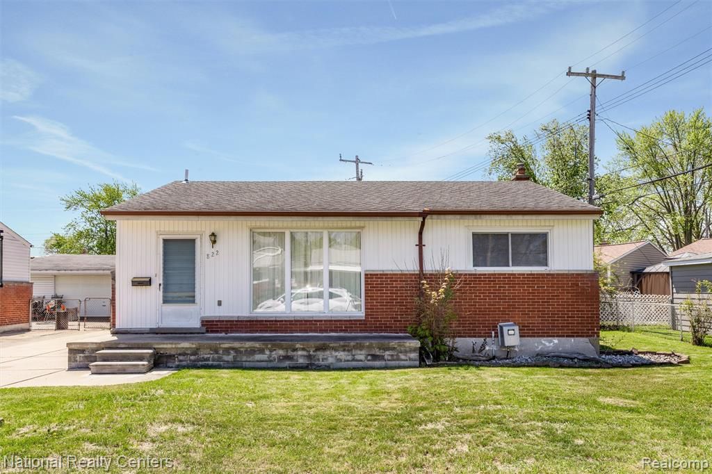 822 Bernie Lane, Madison Heights, MI 48071
