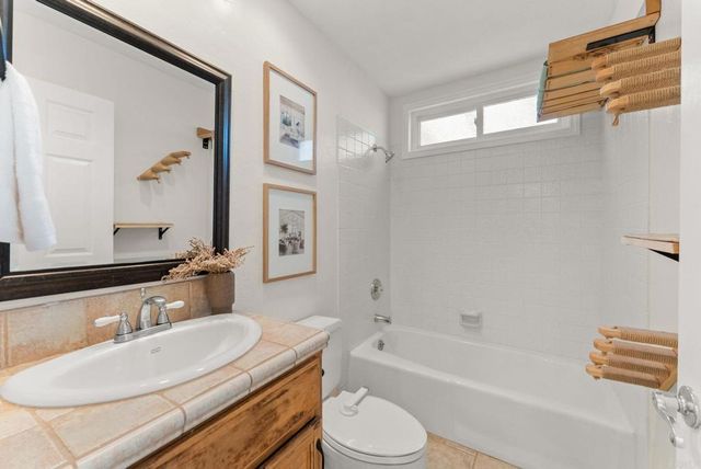 1830 Eucalyptus Avenue, Encinitas, CA 92024