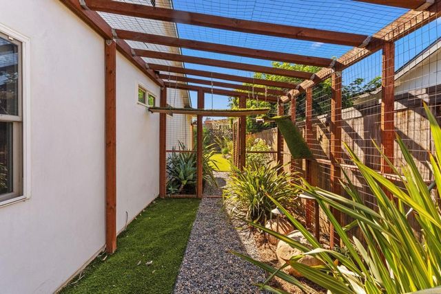 1830 Eucalyptus Avenue, Encinitas, CA 92024