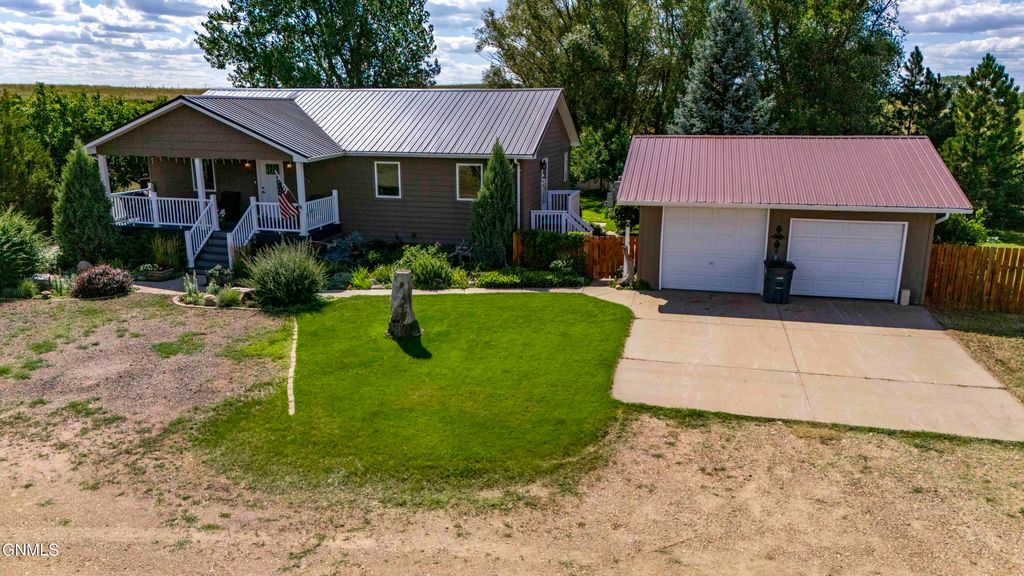 153 Leslie Avenue, Stanton, ND 58571 photo 2