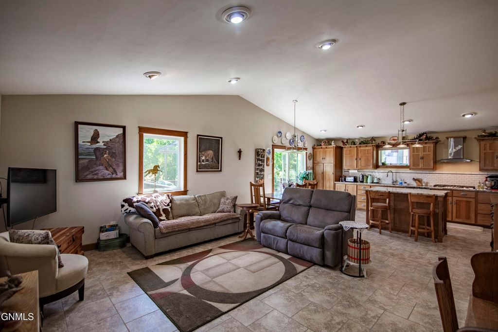 153 Leslie Avenue, Stanton, ND 58571 photo 4