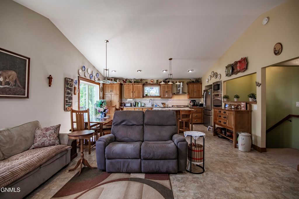 153 Leslie Avenue, Stanton, ND 58571 photo 5