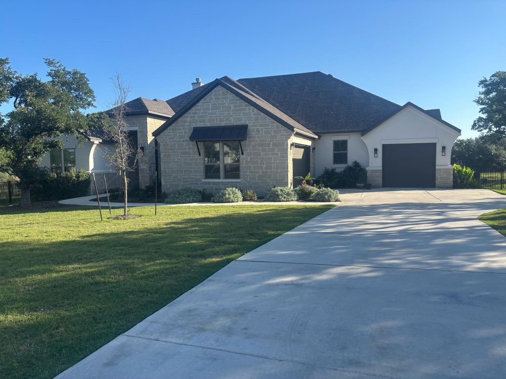 205 Spence LN, Liberty Hill, TX 78642