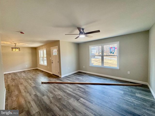 215 COCHISE TRL, Winchester, VA 22602