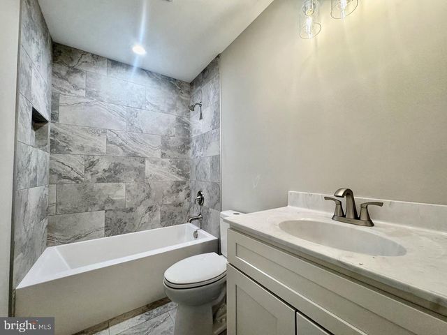 215 COCHISE TRL, Winchester, VA 22602