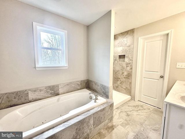 215 COCHISE TRL, Winchester, VA 22602