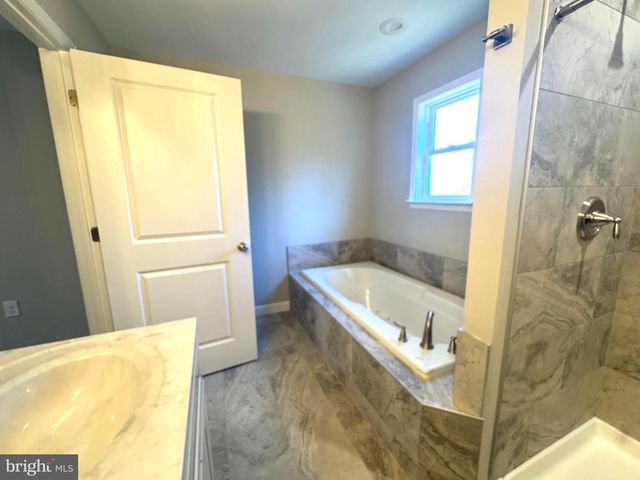 215 COCHISE TRL, Winchester, VA 22602