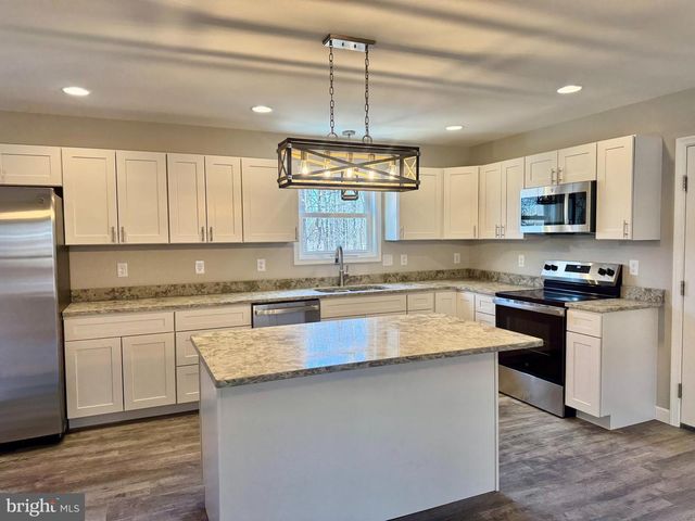 215 COCHISE TRL, Winchester, VA 22602