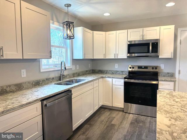 215 COCHISE TRL, Winchester, VA 22602