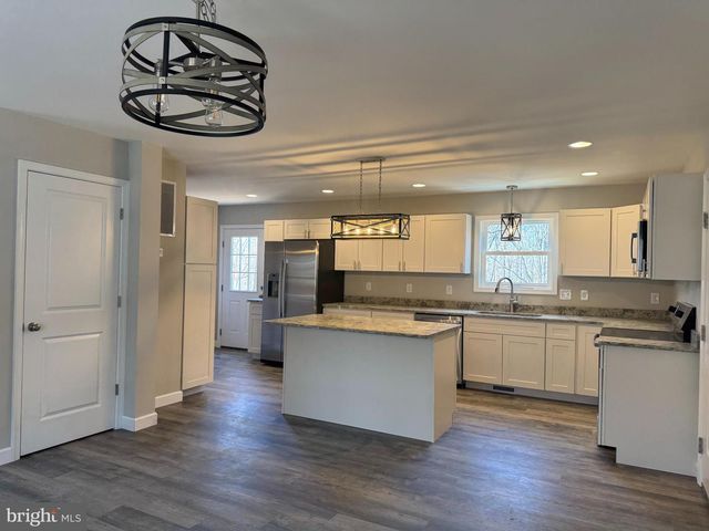 215 COCHISE TRL, Winchester, VA 22602