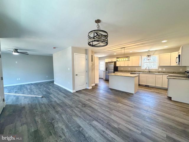 215 COCHISE TRL, Winchester, VA 22602