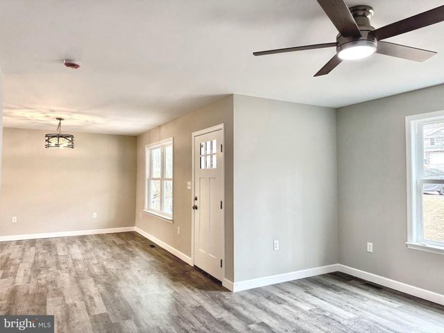 215 COCHISE TRL, Winchester, VA 22602