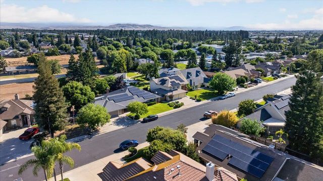 321 W Paul Avenue, Clovis, CA 93612