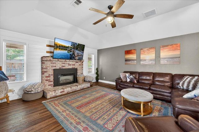 321 W Paul Avenue, Clovis, CA 93612