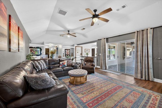 321 W Paul Avenue, Clovis, CA 93612