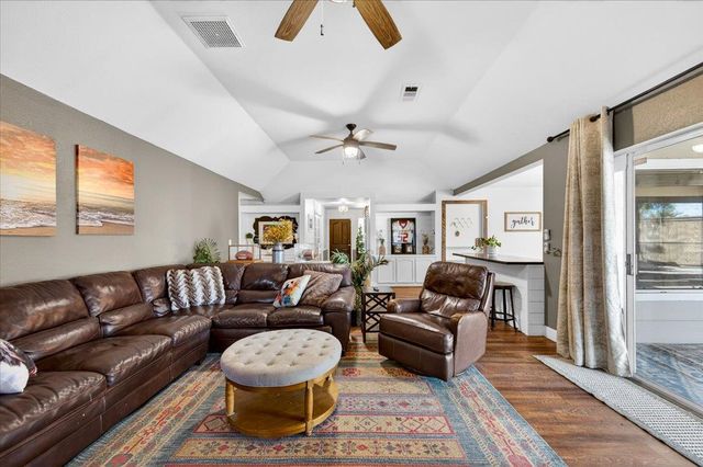 321 W Paul Avenue, Clovis, CA 93612