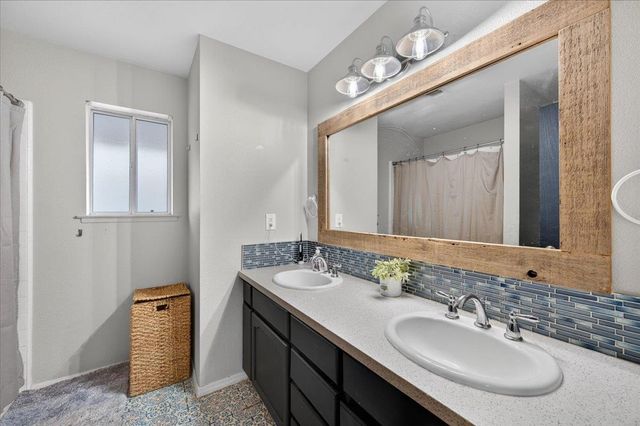 321 W Paul Avenue, Clovis, CA 93612