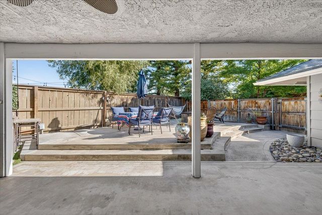 321 W Paul Avenue, Clovis, CA 93612
