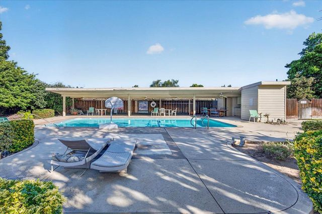 321 W Paul Avenue, Clovis, CA 93612
