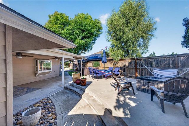 321 W Paul Avenue, Clovis, CA 93612