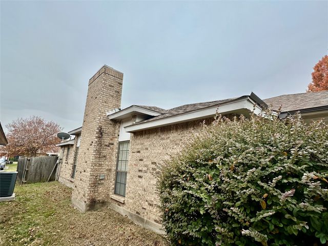 426 Running Brook Lane, Mesquite, TX 75149