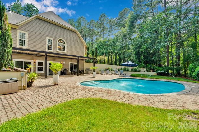 4552 Sawgrass Court, Denver, NC 28037