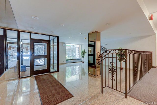 83-60 118th Street 2H, Kew Gardens, NY 11415