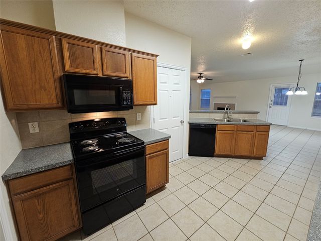 212 Enchanted Court, Grand Prairie, TX 75050