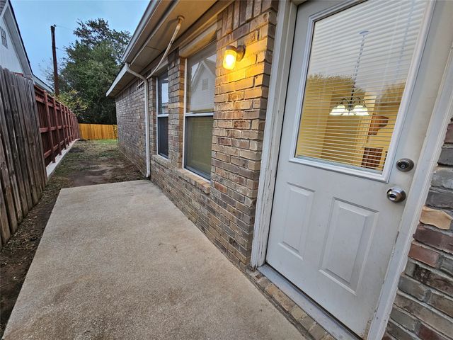 212 Enchanted Court, Grand Prairie, TX 75050