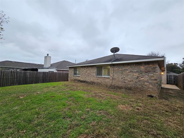 212 Enchanted Court, Grand Prairie, TX 75050