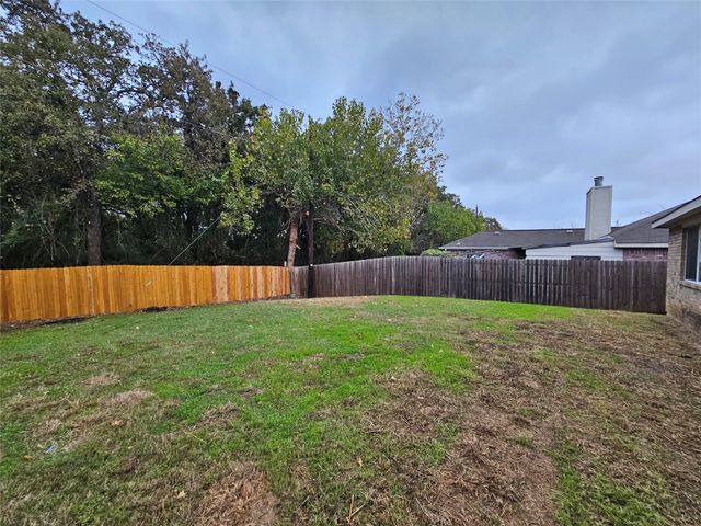 212 Enchanted Court, Grand Prairie, TX 75050