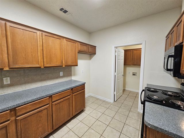 212 Enchanted Court, Grand Prairie, TX 75050